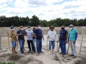 Prefeito, Vice-Prefeito, Secretários e Lideranças, marcam presença em cortes de terra no Sítio Arisco