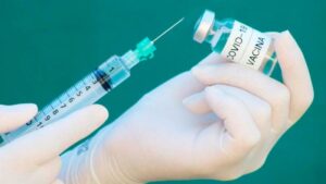 Vacinação contra COVID-19 para idosos de 80 a 89 anos terá início nessa sexta-feira (05/03)