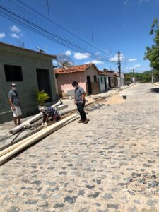 Prefeitura realiza obra de infraestrutura de saneamento visando melhorar a qualidade de vida da Rua João Alves Pessoa