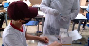 Realizada a testagem rápida da COVID-19 em alunos da rede municipal de ensino nas turmas do 9°ano e MULTISÉRIE