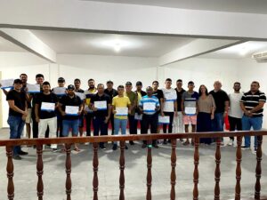 Entrega dos Certificados para os alunos do Curso de Mecânico de Motocicleta
